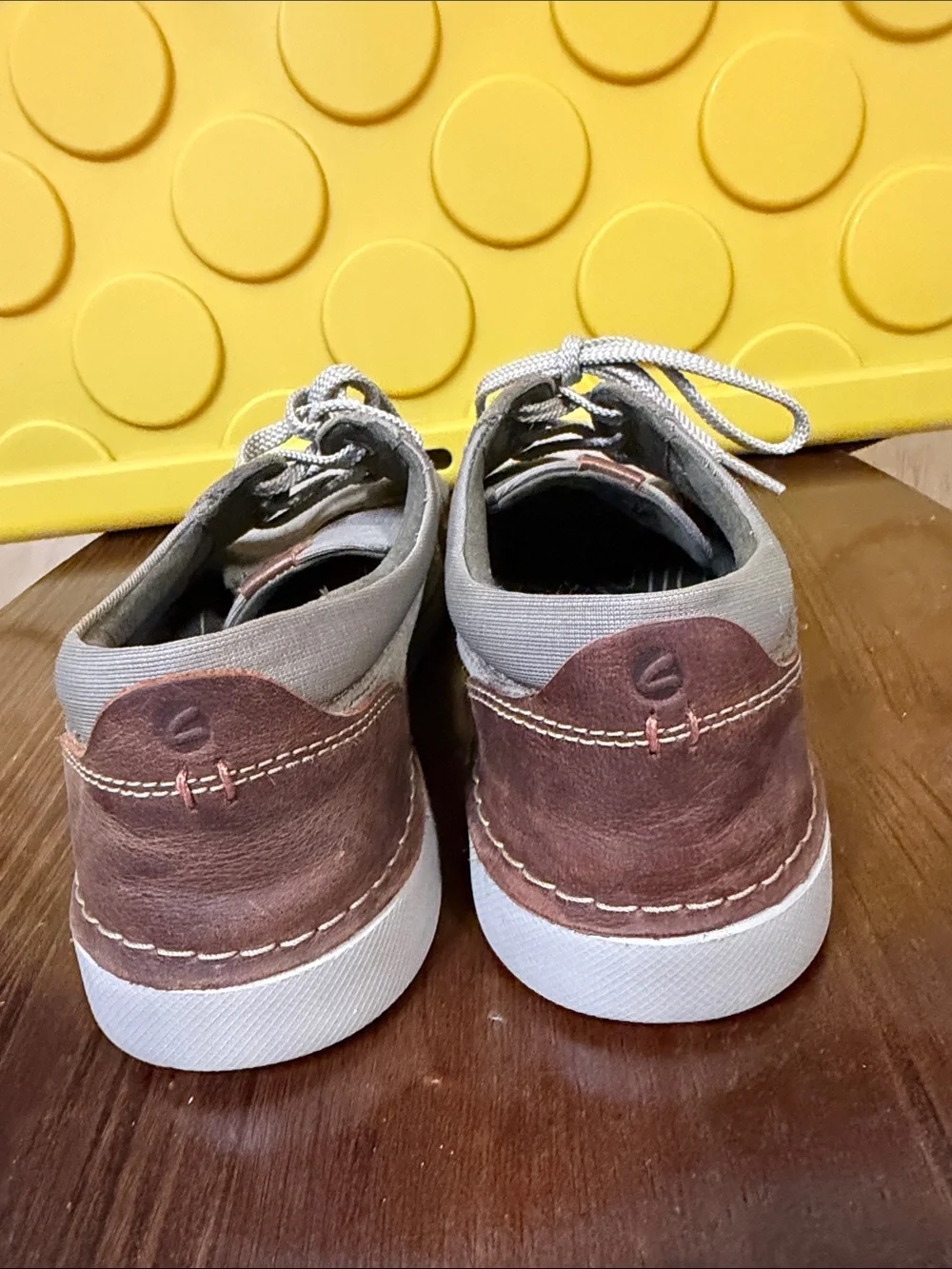 Clarks Men’s Chukka Boots in Taupe Suede Size 9